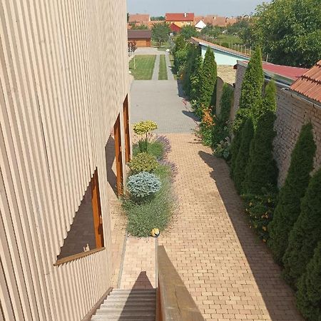 Penzion Venkovsky Dvur Hlohovec Kültér fotó